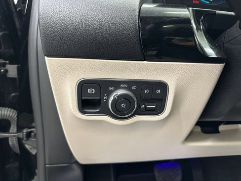 Used 2023 Mercedes-Benz GLA 250 4MATIC w/ Premium Package image 34