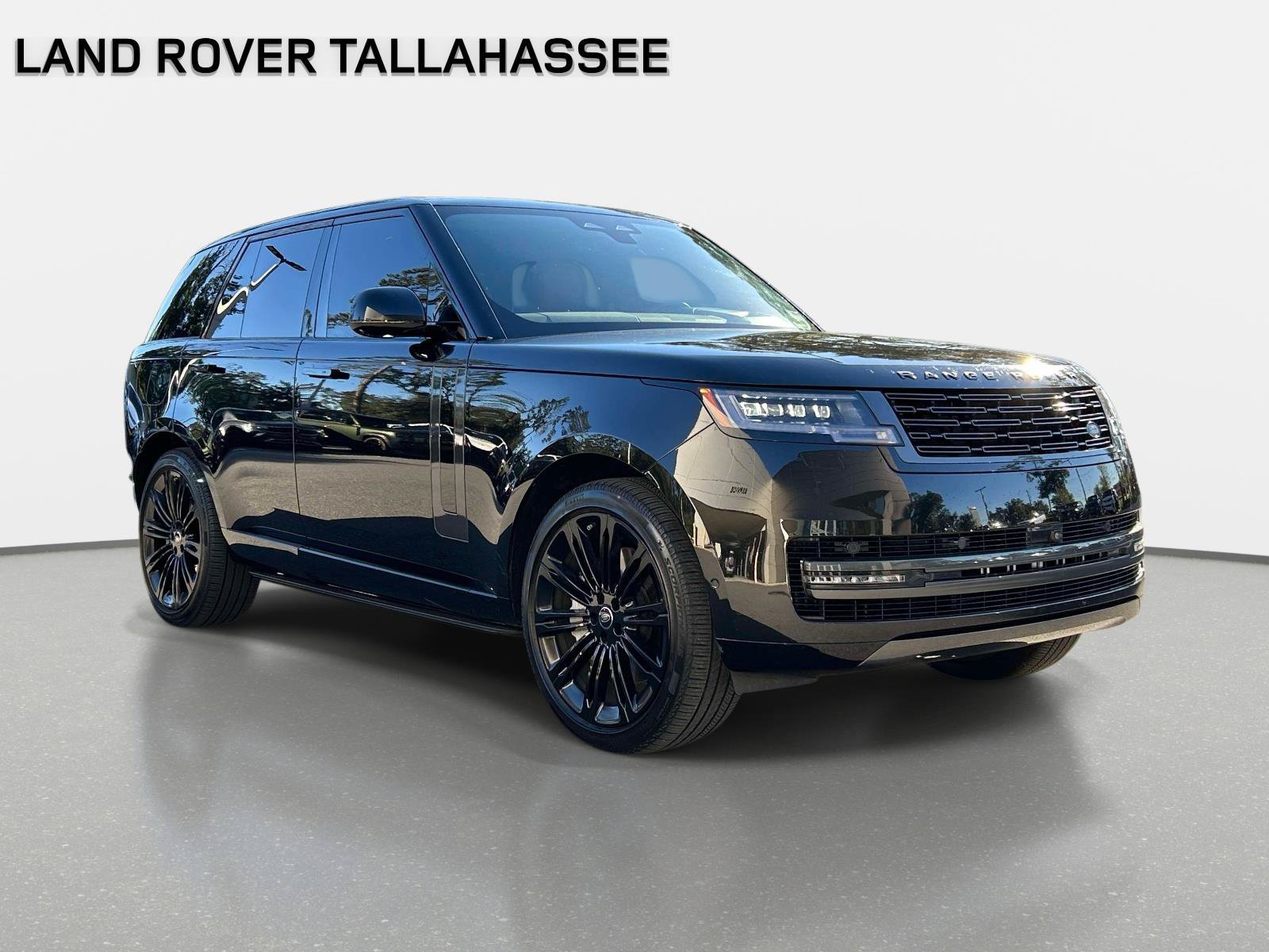 Used 2025 Land Rover Range Rover SE AWD/4WD image 3