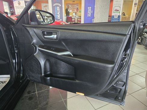 Used 2015 Toyota Camry SE image 12