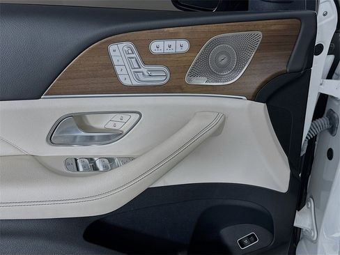 Used 2022 Mercedes-Benz GLS 450 4MATIC image 18