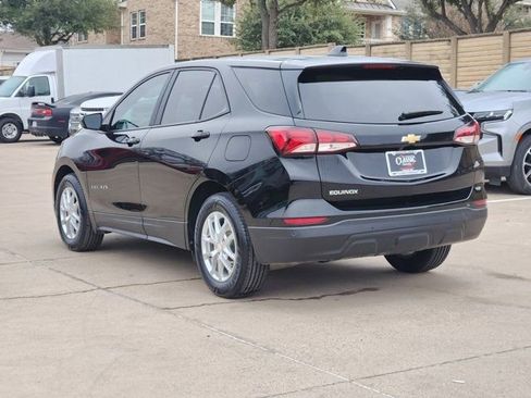 Used 2022 Chevrolet Equinox LS w/ LS Convenience Package image 3