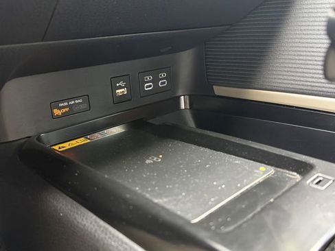 Used 2025 Toyota Camry SE w/ Convenience Package image 21