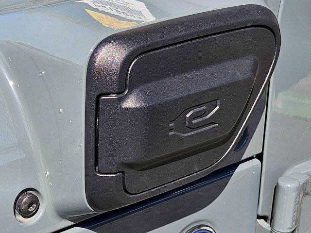Used 2024 Jeep Wrangler Unlimited AWD/4WD image 13