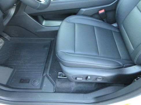 New 2026 Chevrolet Traverse LT w/ Sun and Wheel Package FWD image 20