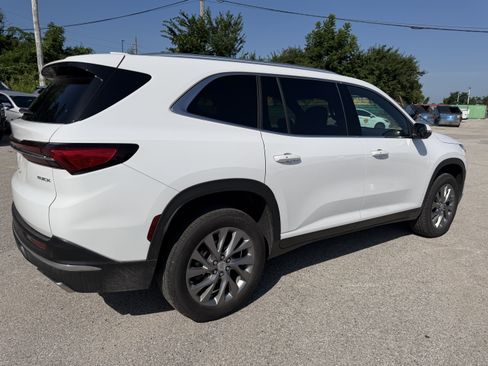 Used 2025 Buick Enclave Preferred FWD image 7