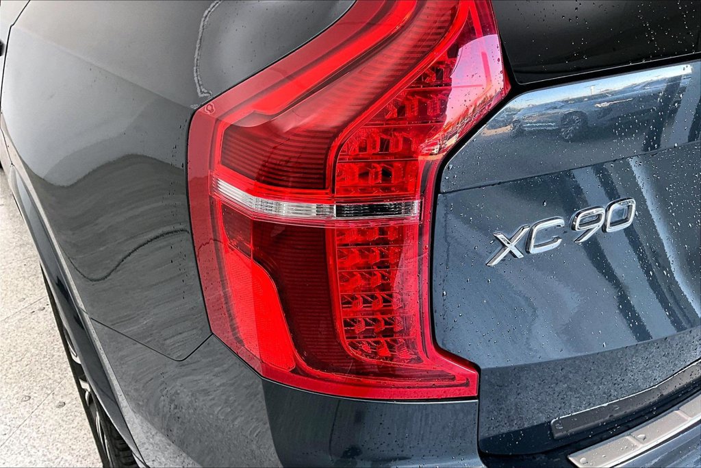 Used 2021 Volvo XC90 T5 Momentum w/ Climate Package FWD image 38