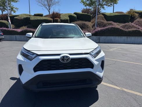Used 2025 Toyota RAV4 XLE AWD/4WD image 2