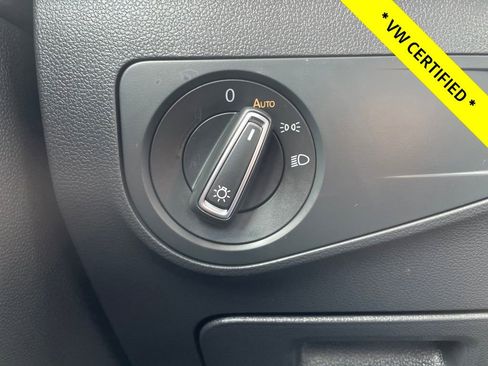 Used 2024 Volkswagen Tiguan SE image 28