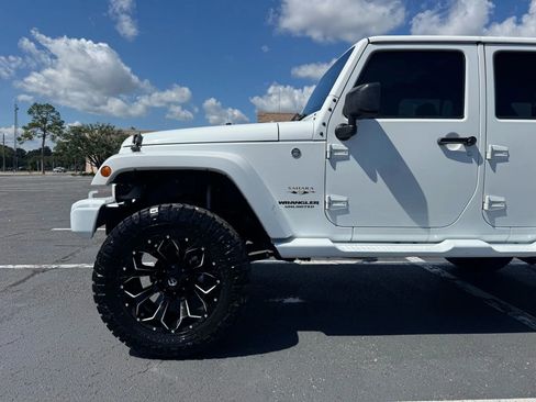 Used 2016 Jeep Wrangler Unlimited Sahara w/ Connectivity Group image 10