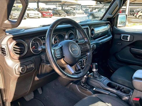 Used 2019 Jeep Wrangler Unlimited Sport image 7