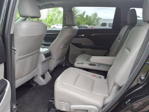 Used 2015 Toyota Highlander Limited Platinum AWD/4WD image 14