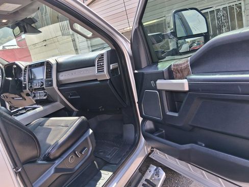Used 2017 Ford F250 Lariat w/ Lariat Ultimate Package AWD/4WD image 10