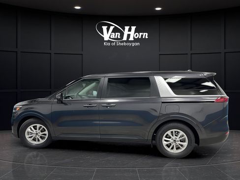 Used 2024 Kia Carnival LX FWD image 4