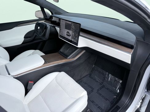 Used 2023 Tesla Model X image 49