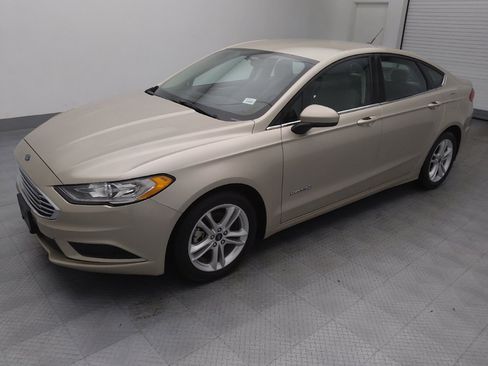 Used 2018 Ford Fusion S image 2