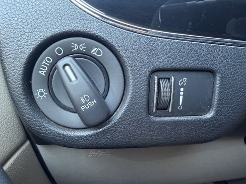 Used 2014 Dodge Grand Caravan SXT FWD image 31