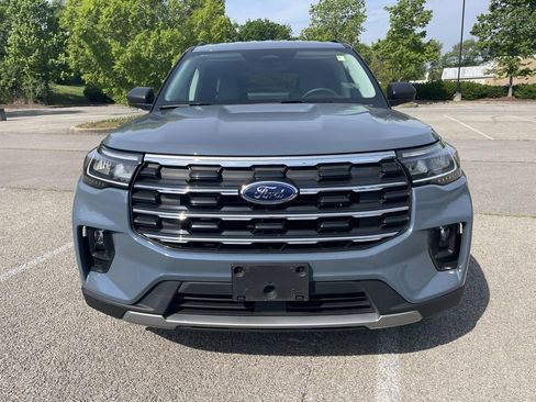 Used 2025 Ford Explorer Active w/ Active Comfort Package RWD image 2