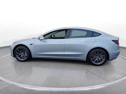 Used 2018 Tesla Model 3 Mid Range RWD image 5
