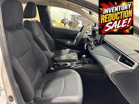 Used 2022 Toyota Corolla LE FWD image 32