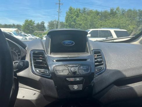 Used 2019 Ford Fiesta SE w/ Equipment Group 201A FWD image 17