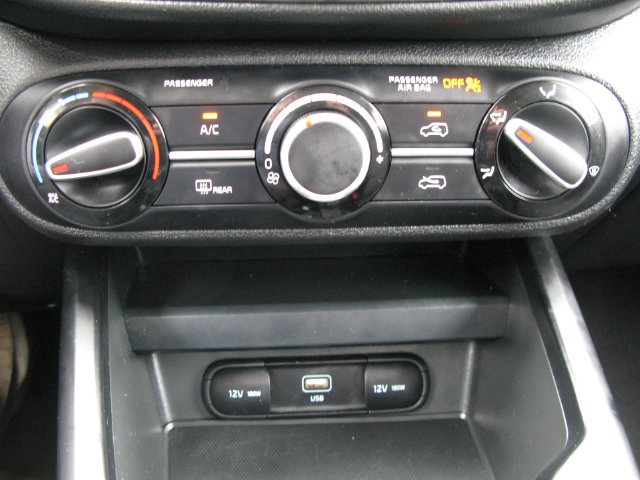 Used 2025 Kia Soul LX w/ LX Technology Package FWD image 18