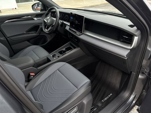 New 2026 Volkswagen Tiguan SE R-Line image 29