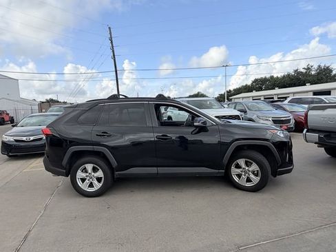 Used 2020 Toyota RAV4 XLE FWD image 4
