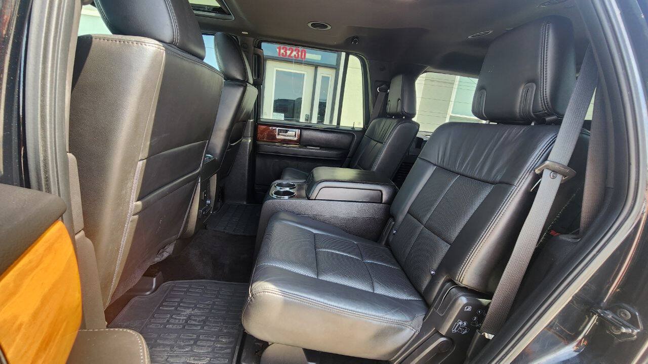 Used 2013 Lincoln Navigator 4WD image 17