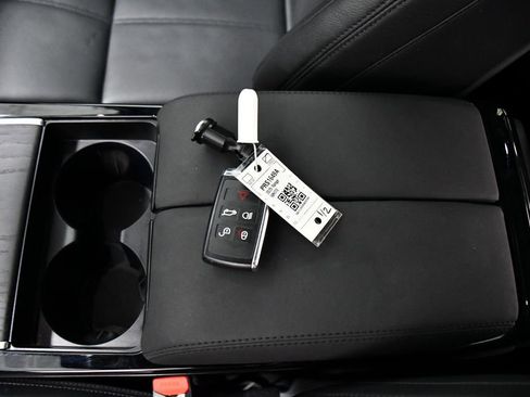 Used 2025 Land Rover Range Rover Velar Dynamic SE image 24