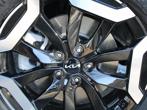 New 2025 Kia Telluride S image 18