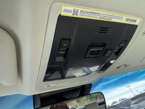 Used 2025 Lexus ES 350 Premium image 24