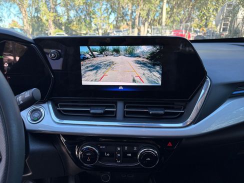 Used 2025 Chevrolet Trax LT image 17