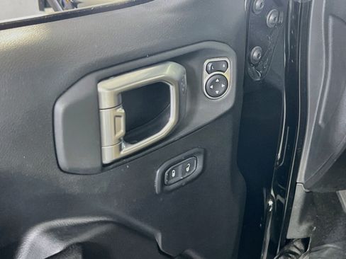 Used 2023 Jeep Gladiator Sport AWD/4WD image 17
