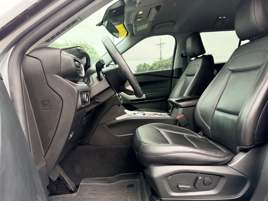 Used 2023 Ford Explorer XLT w/ Equipment Group 202A RWD image 23