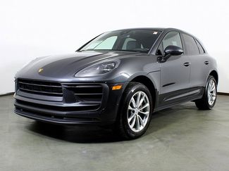 Certified 2022 Porsche Macan image 1