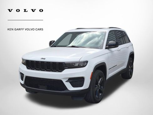 Used 2023 Jeep Grand Cherokee Altitude AWD/4WD image 8