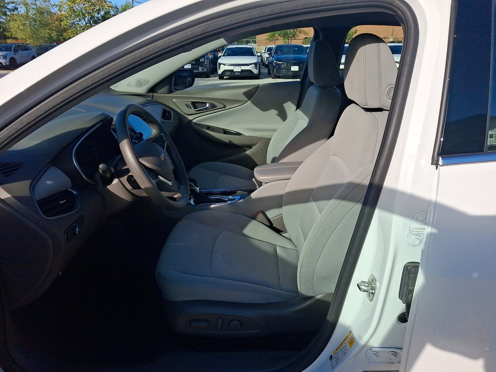 Used 2025 Chevrolet Malibu LT FWD image 27