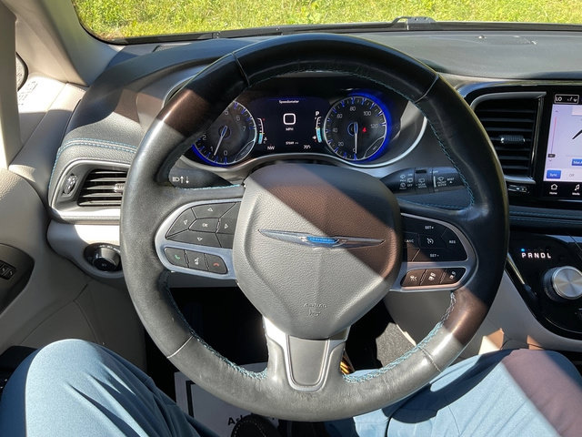 Used 2021 Chrysler Pacifica Touring-L w/ Premium & Safety Sphere Group FWD image 19
