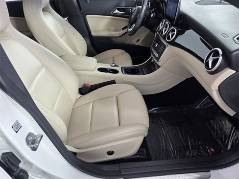 Used 2019 Mercedes-Benz CLA 250 4MATIC image 30