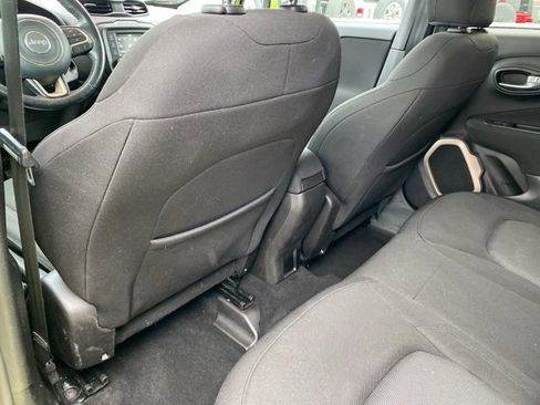 Certified 2017 Jeep Renegade Latitude w/ Cold Weather Group image 31