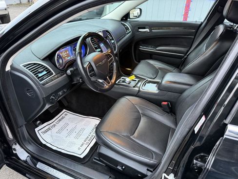 Used 2018 Chrysler 300 Limited image 12
