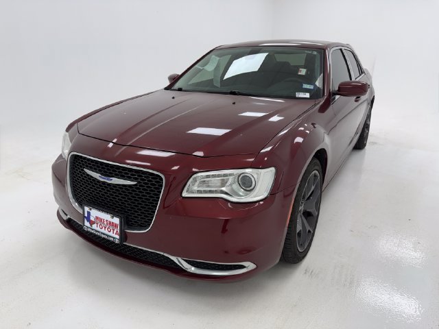 Used 2019 Chrysler 300 Touring L w/ Quick Order Package 22F RWD image 4
