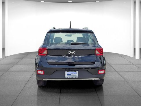 Certified 2026 Hyundai Venue SEL FWD image 5