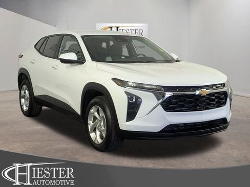Used 2024 Chevrolet Trax LS w/ LS Convenience Package FWD image 1