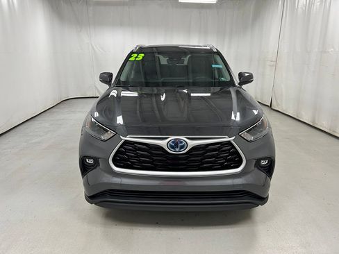 Used 2023 Toyota Highlander XLE AWD/4WD image 3