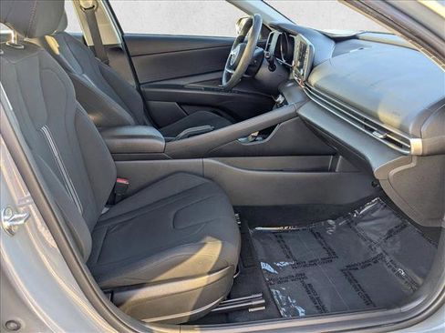 Used 2023 Hyundai Elantra SEL image 18