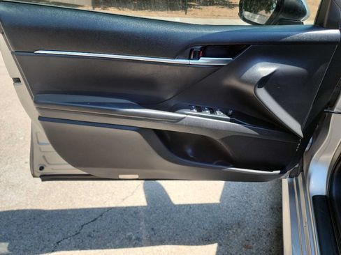 Used 2019 Toyota Camry LE FWD image 12