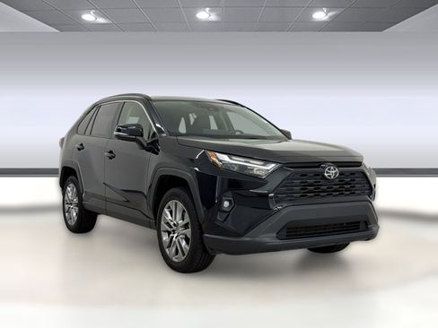 Used 2023 Toyota RAV4 XLE Premium FWD image 7