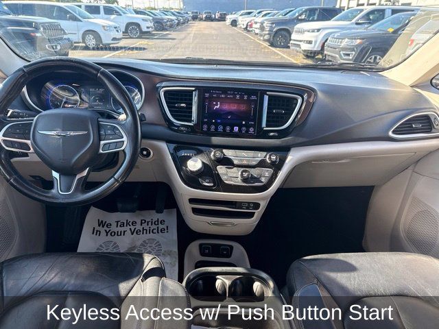 Used 2017 Chrysler Pacifica Touring-L FWD image 8