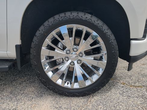 Used 2021 Chevrolet Silverado 1500 High Country w/ Safety Package II AWD/4WD image 9